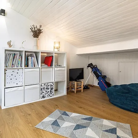 Hébergement de vacances Charmante Maison Avec Piscine