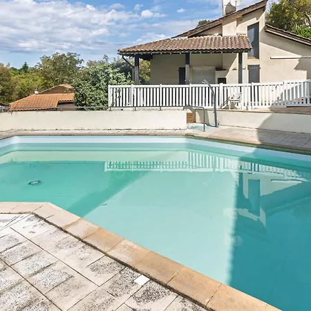 Charmante Maison Avec Piscine Hébergement de vacances