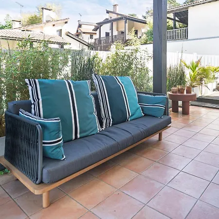 Hébergement de vacances Charmante Maison Avec Piscine