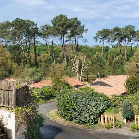 Hébergement de vacances Charmante Maison Avec Piscine *